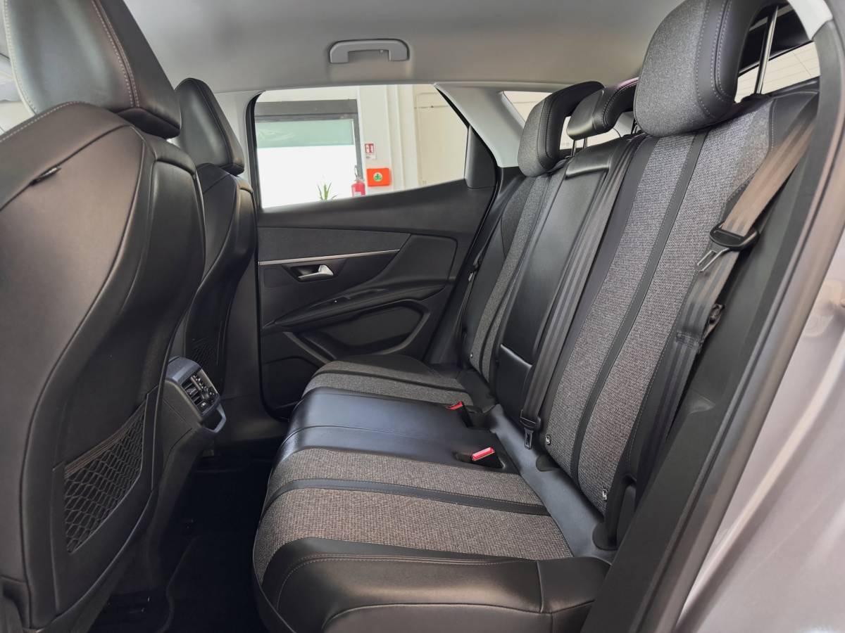 PEUGEOT 3008 1.5 BlueHDi 130CV