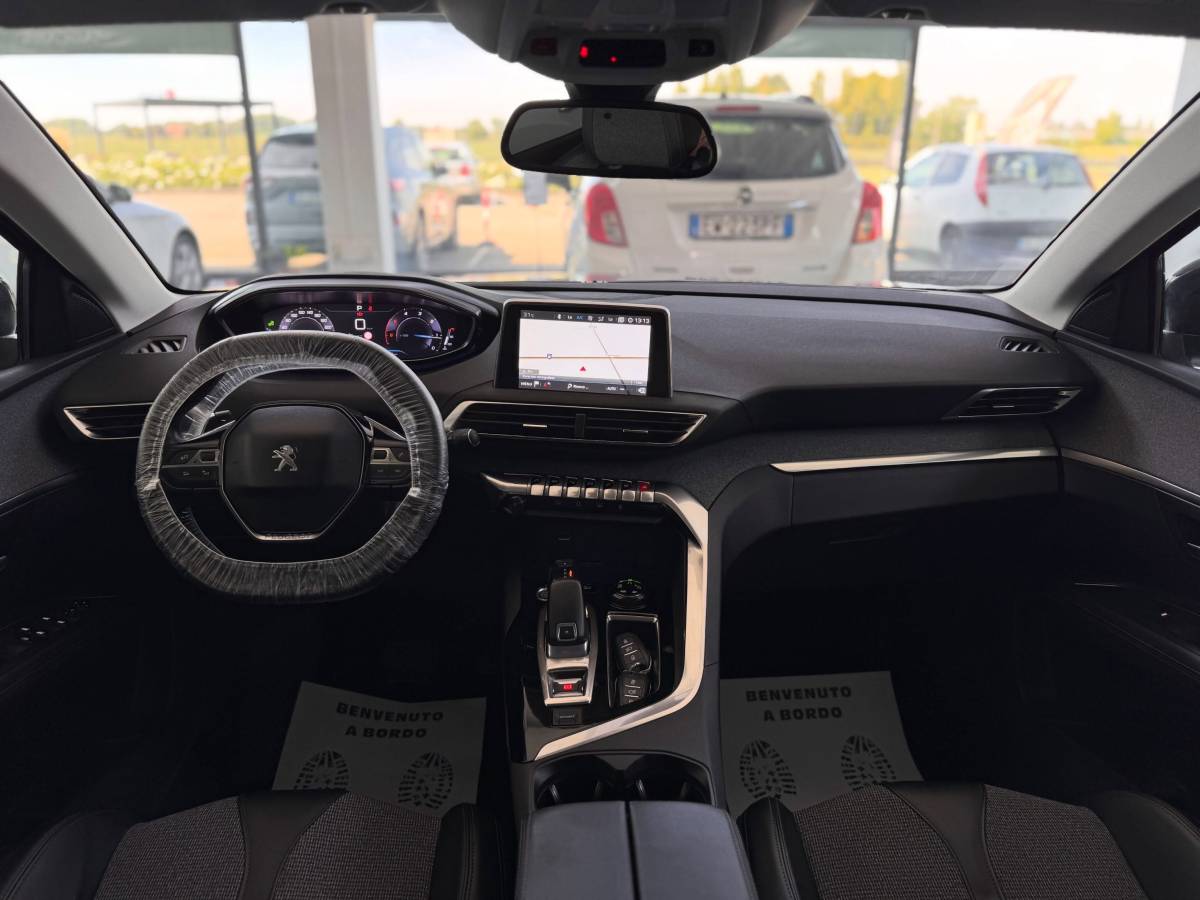 PEUGEOT 3008 1.5 BlueHDi 130CV