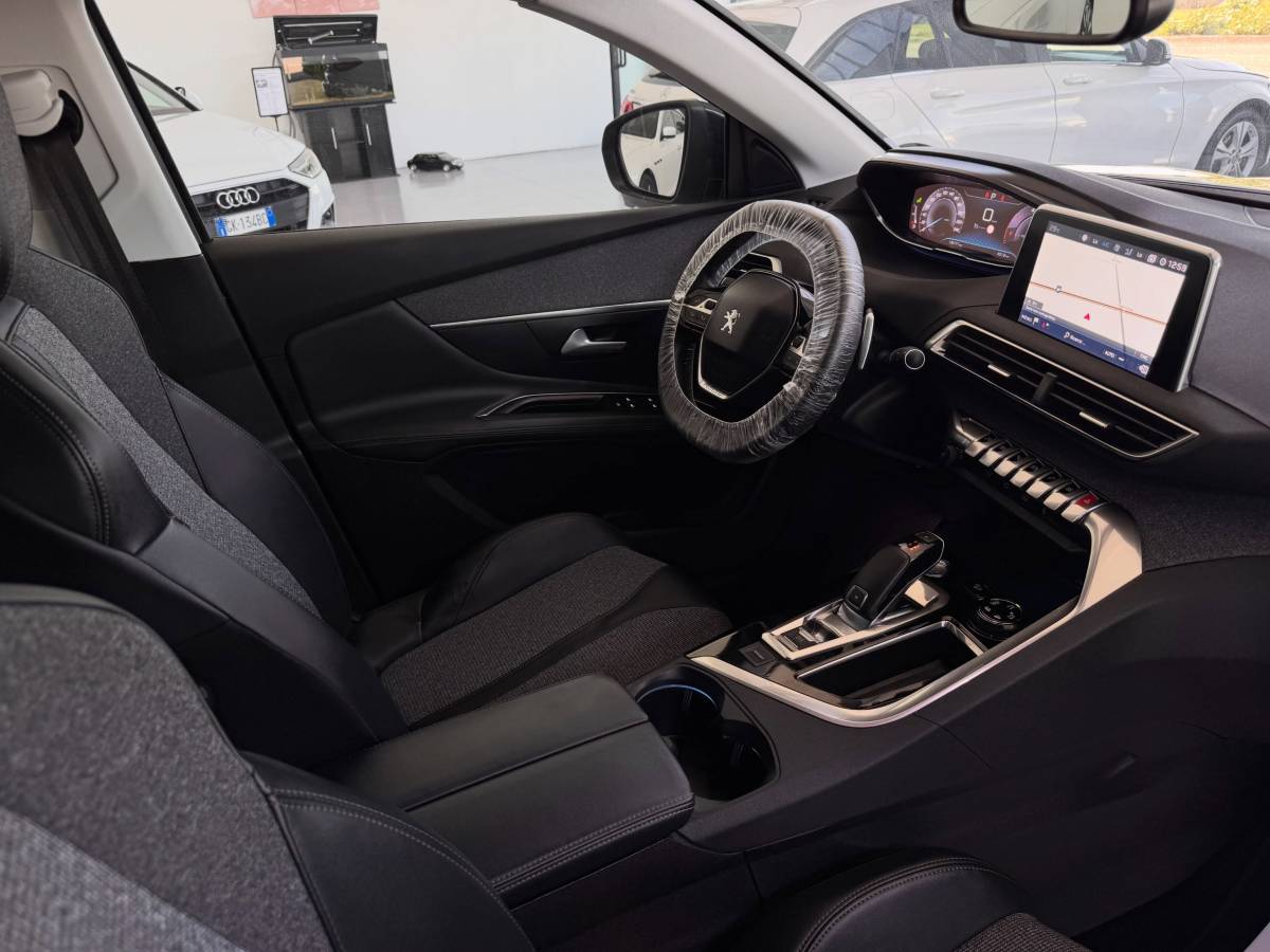 PEUGEOT 3008 1.5 BlueHDi 130CV