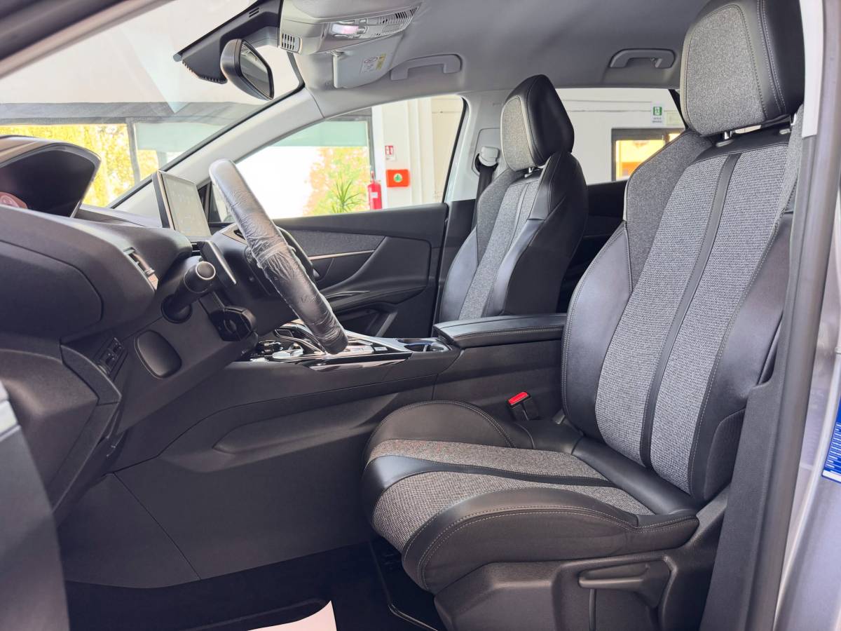 PEUGEOT 3008 1.5 BlueHDi 130CV